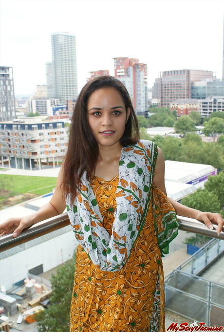 My Sexy Jasmine offers a xxx picture gallery with Jasmine Mathur demonstrating perfect form